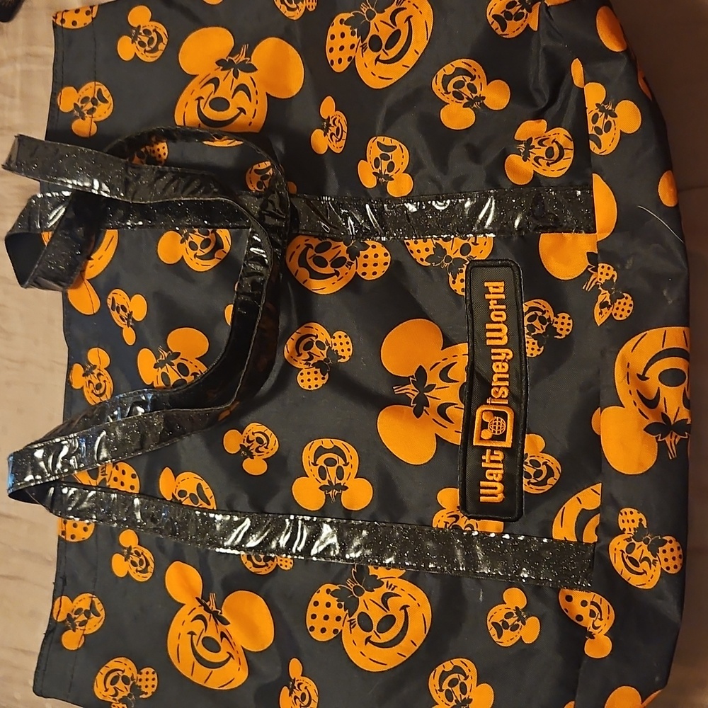 Disney world 2021 Mickey and Minnie Halloween Tote EUC